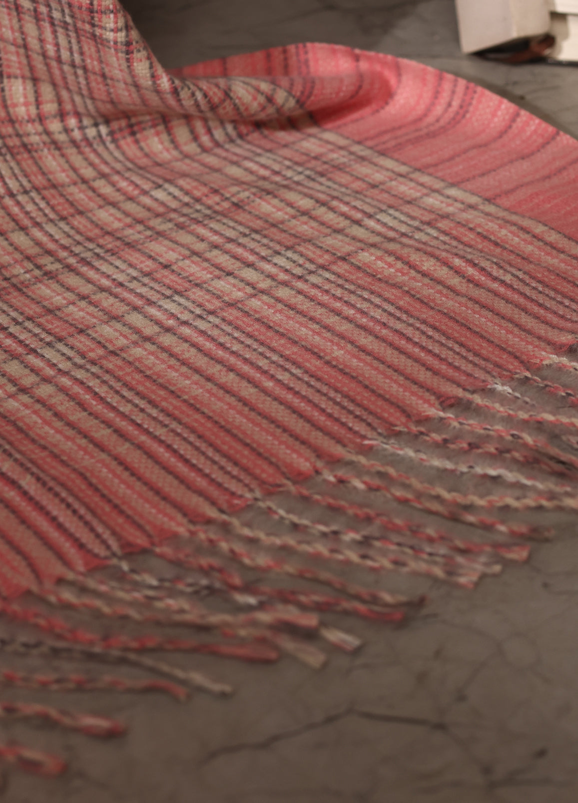 Pink & Beige Checker Cashmere Stole – Soft Elegance For Everyday Luxury