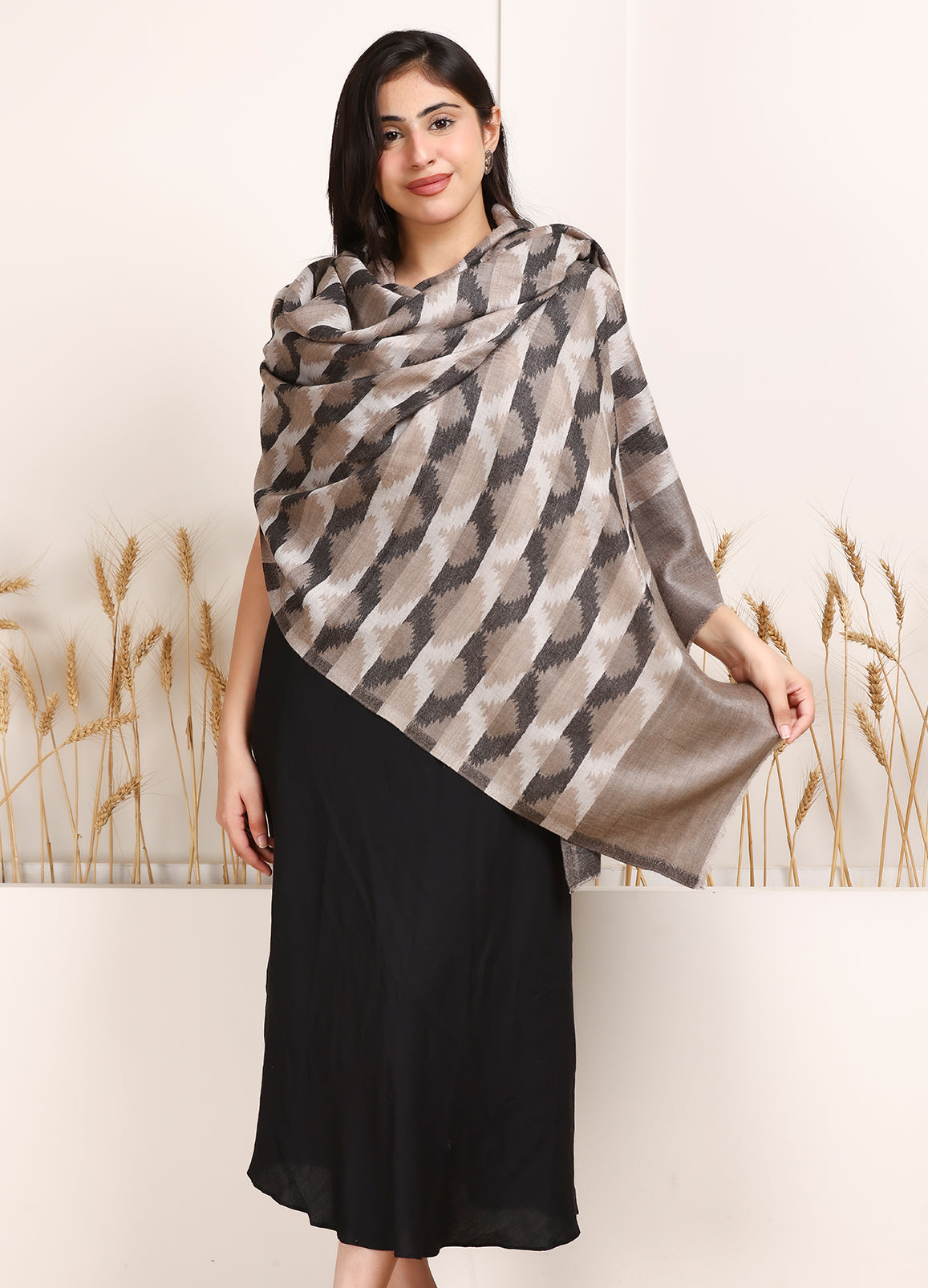 Pure Wool Checkered Stole – Soft, Warm & Stylish Winter Accessory