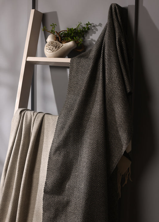 Cashmere Check Stole in Beige & Grey – Timeless Soft Luxury