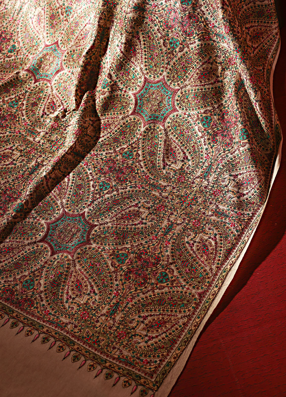 Embroidered Fine Wool Men’s Dusala – Classic Kashmiri Shawl