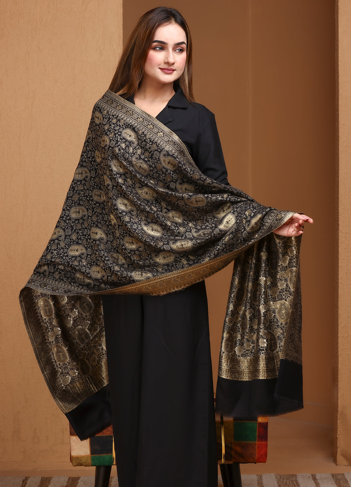 Mehar’ Kaani Paisley Stole with Silky Zari Weave