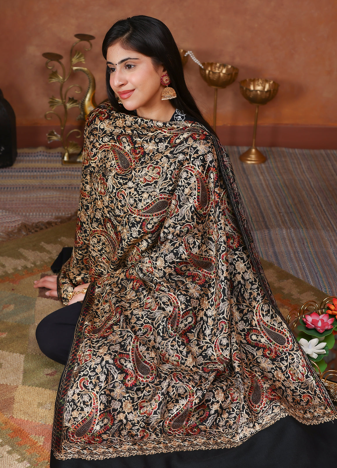 Regal Noir Aari Embroidered Kashmiri Shawl